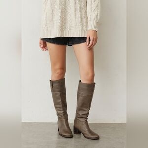 ELLUS Leather tall boots round toe zipper closure Size 6 rubber soles